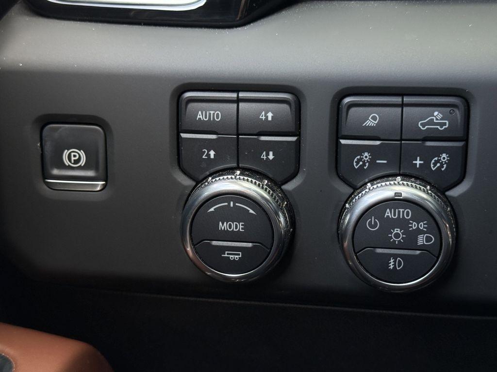 GMC Sierra 1500 Denali Ultimate Crew Cab 4WD 2025