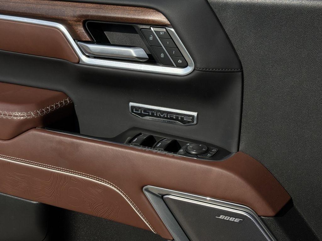 GMC Sierra 1500 Denali Ultimate Crew Cab 4WD 2025