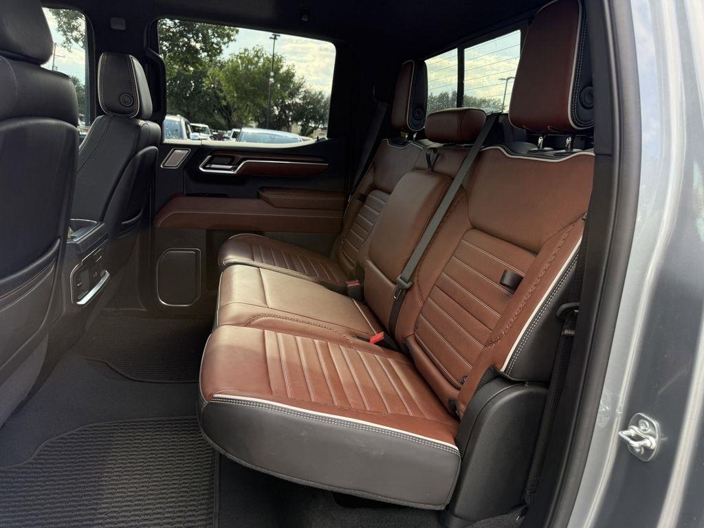 GMC Sierra 1500 Denali Ultimate Crew Cab 4WD 2025