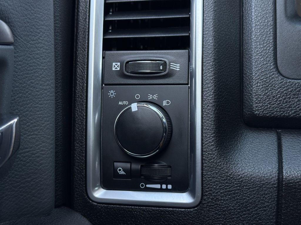 RAM 1500 SLT Crew Cab SWB 4WD 2023