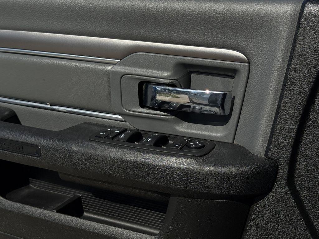 RAM 1500 SLT Crew Cab SWB 4WD 2023