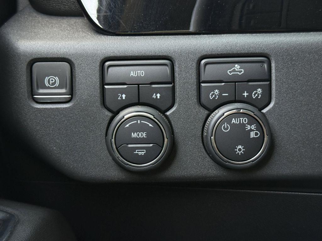 Chevrolet Silverado 1500 LT-L Crew Cab 4WD 2023