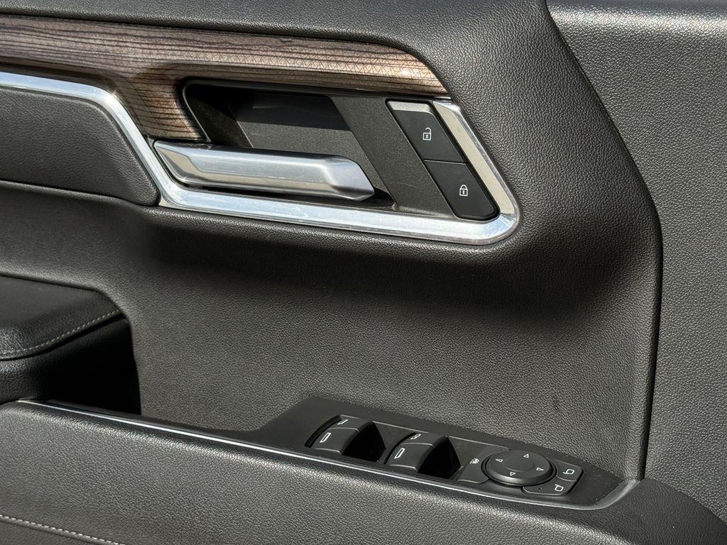 Chevrolet Silverado 1500 LT-L Crew Cab 4WD 2023