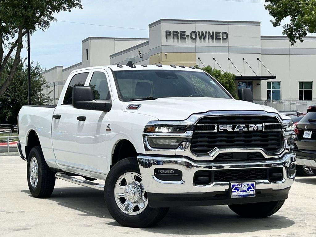 RAM 2500 Tradesman Crew Cab 4WD 2025
