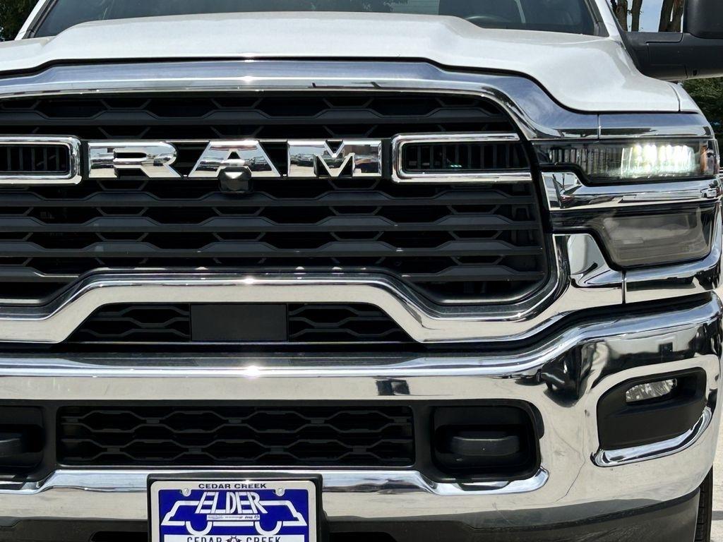 RAM 2500 Tradesman Crew Cab 4WD 2025