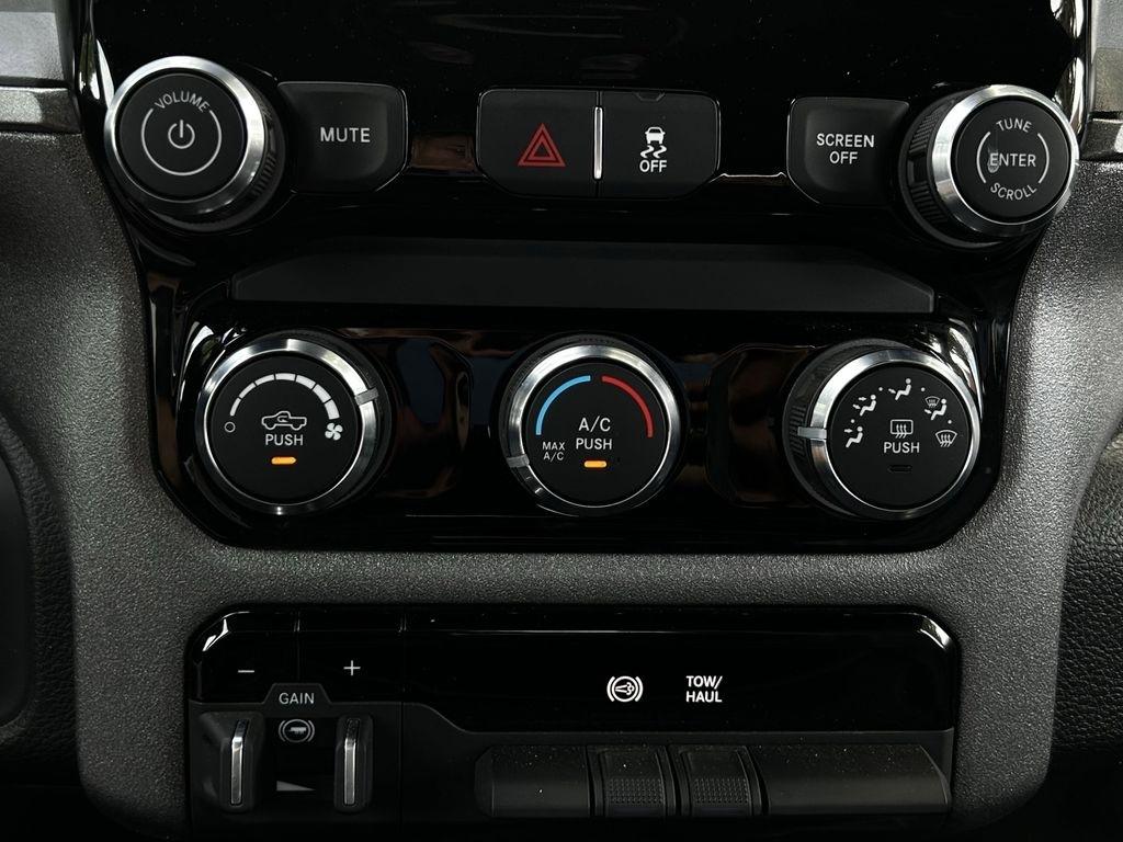RAM 2500 Tradesman Crew Cab 4WD 2025