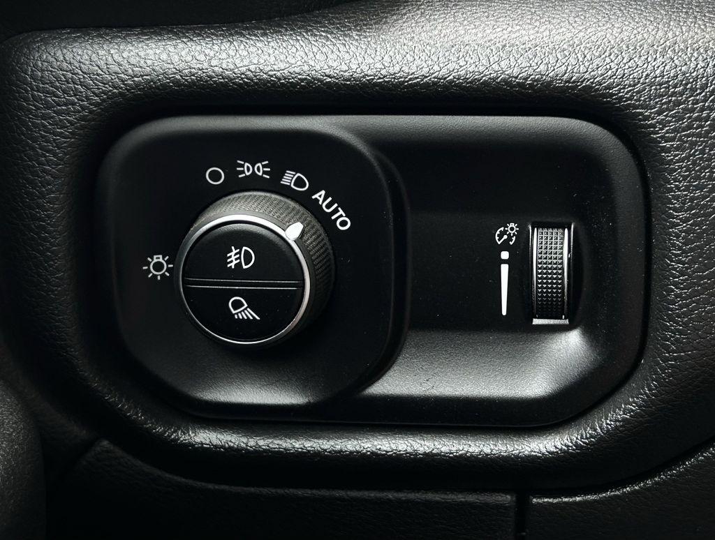 RAM 2500 Tradesman Crew Cab 4WD 2025
