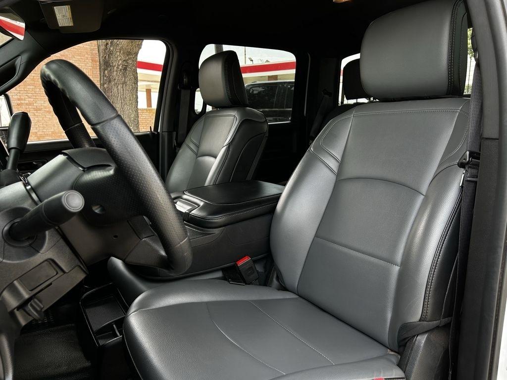 RAM 2500 Tradesman Crew Cab 4WD 2025