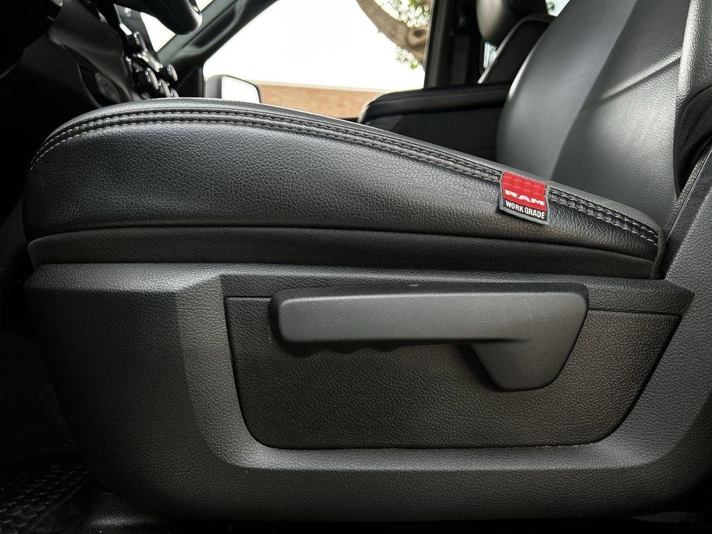 RAM 2500 Tradesman Crew Cab 4WD 2025
