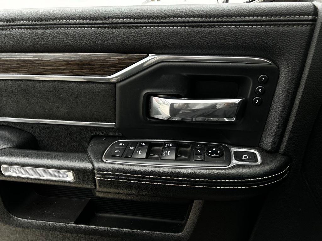 RAM 3500 Laramie Mega Cab 4WD DRW 2019