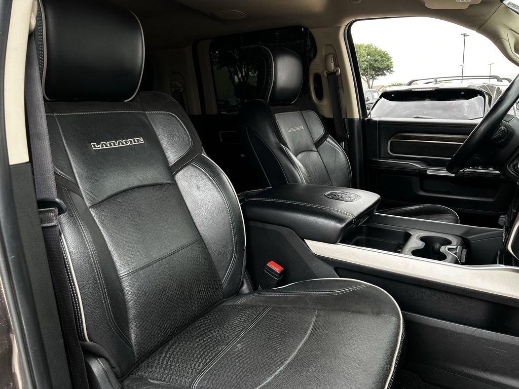 RAM 3500 Laramie Mega Cab 4WD DRW 2019