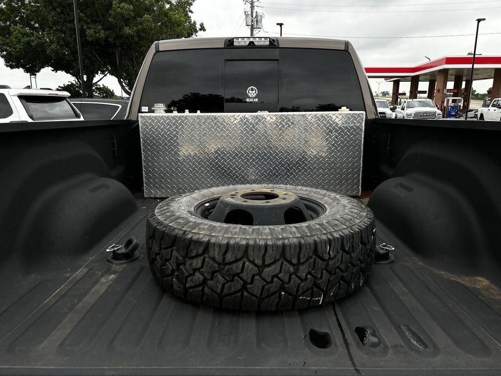RAM 3500 Laramie Mega Cab 4WD DRW 2019