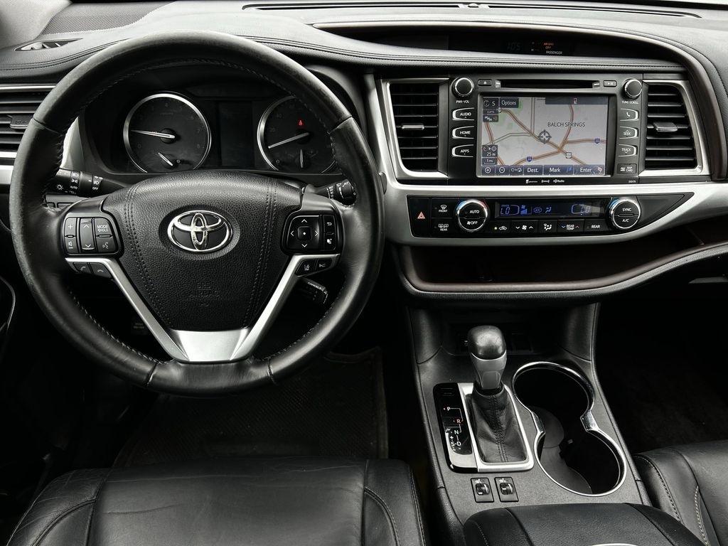 Toyota Highlander XLE FWD V6 2017