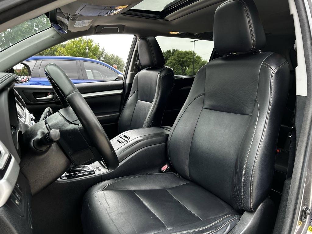 Toyota Highlander XLE FWD V6 2017