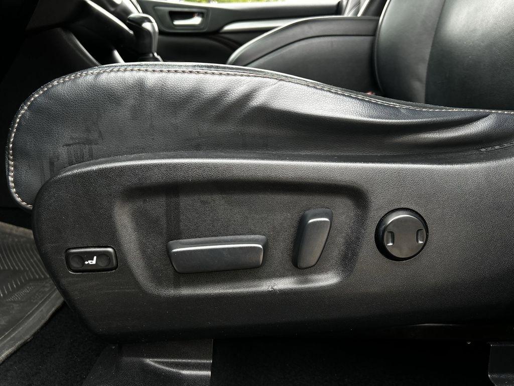Toyota Highlander XLE FWD V6 2017