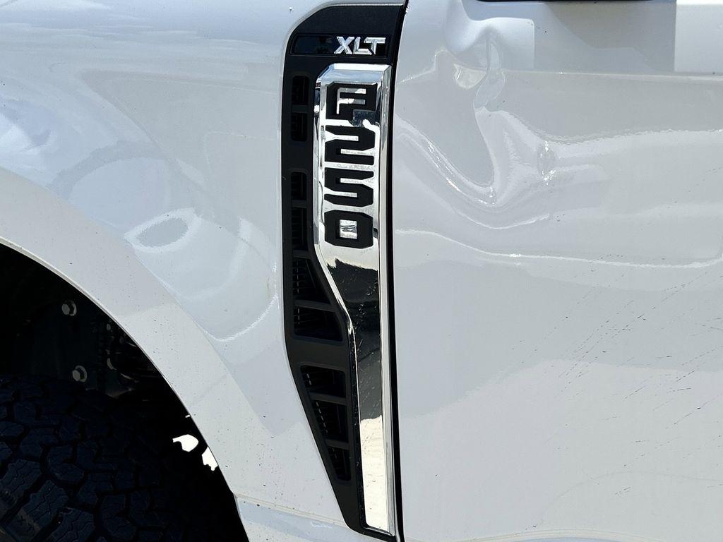 Ford F-250 SD XLT Crew Cab 4WD 2024