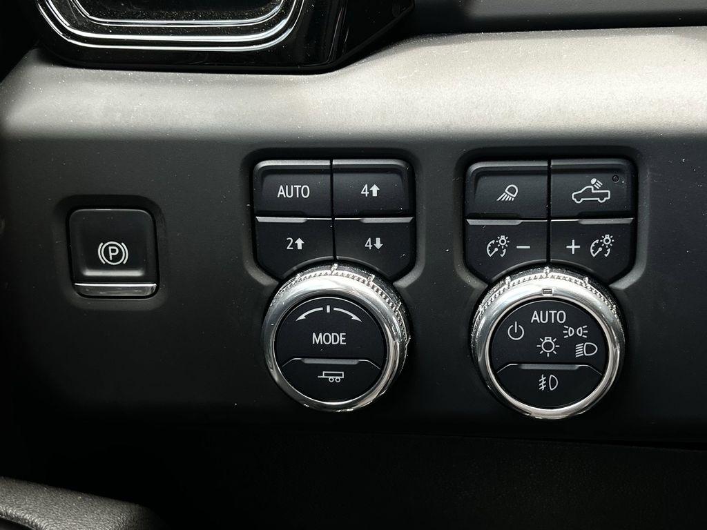 GMC Sierra 2500HD AT4 Crew Cab 4WD 2025