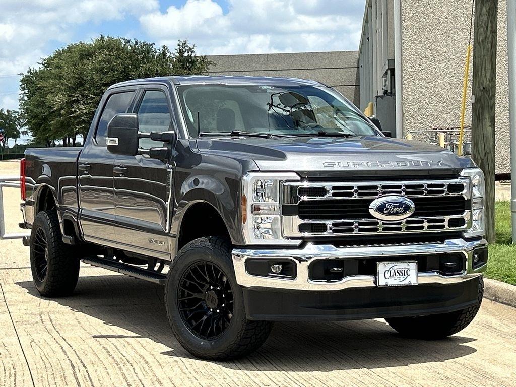 Ford F-250 SD XLT Crew Cab 4WD 2025