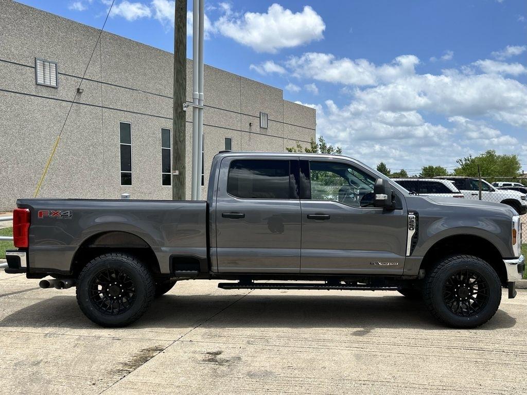 Ford F-250 SD XLT Crew Cab 4WD 2025