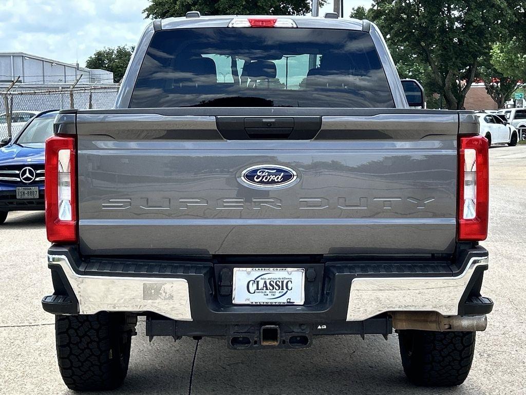 Ford F-250 SD XLT Crew Cab 4WD 2025