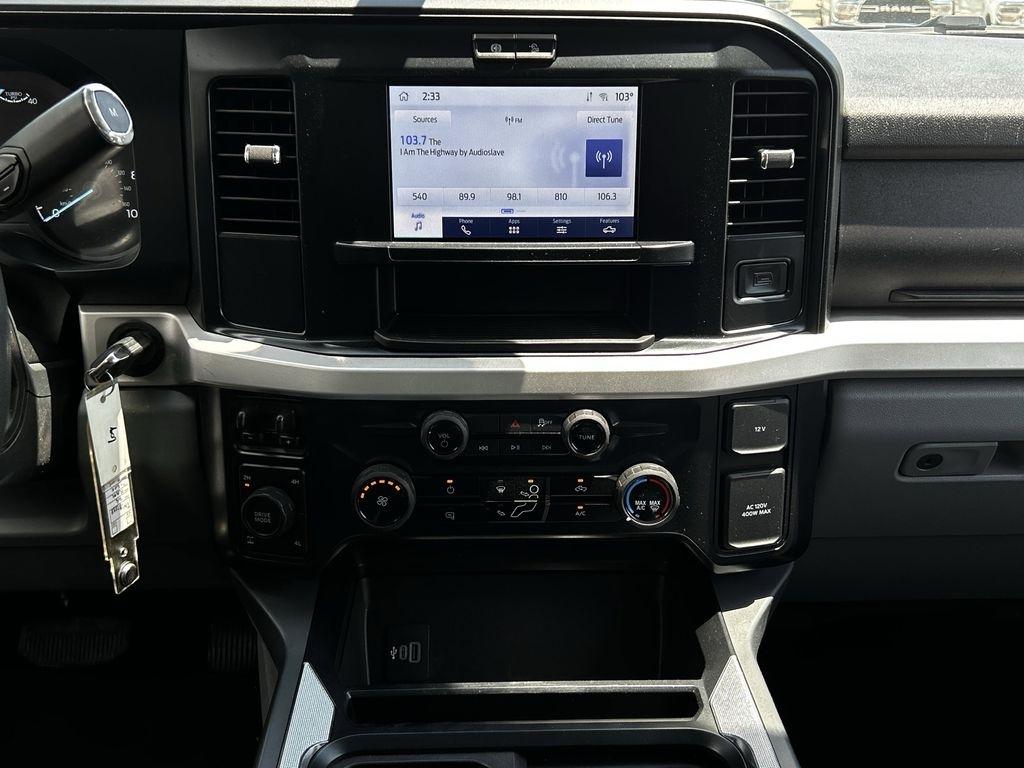 Ford F-250 SD XLT Crew Cab 4WD 2025