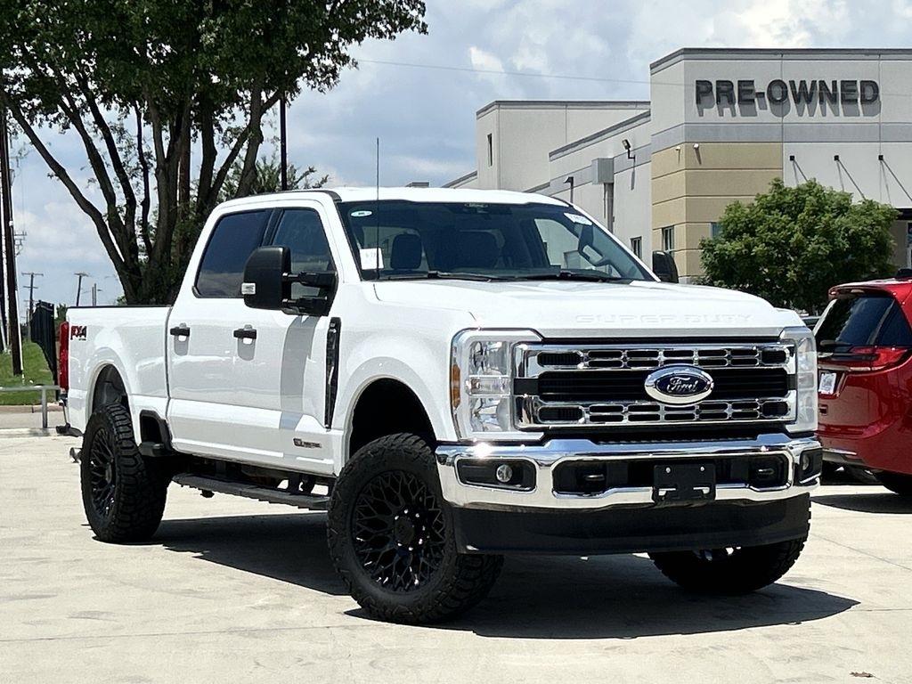 Ford F-250 SD XLT Crew Cab 4WD 2025