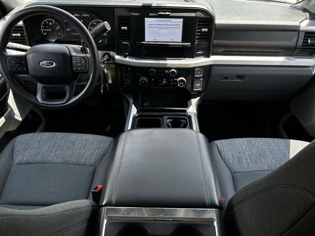 Ford F-250 SD XLT Crew Cab 4WD 2025