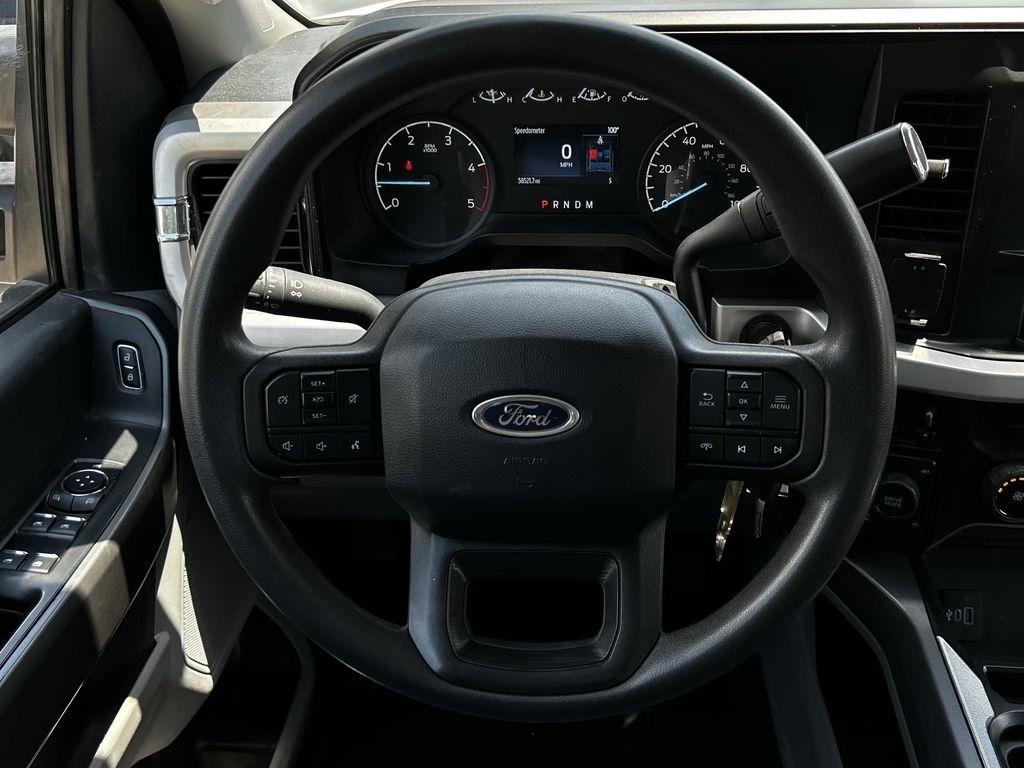 Ford F-250 SD XLT Crew Cab 4WD 2025