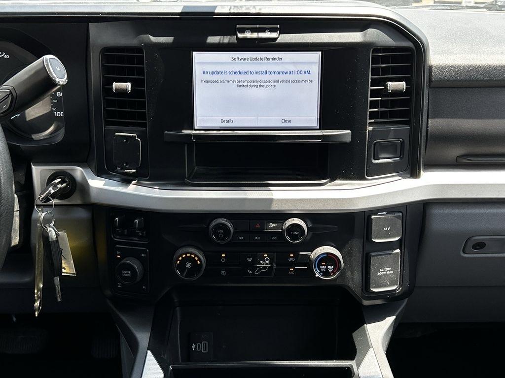 Ford F-250 SD XLT Crew Cab 4WD 2025