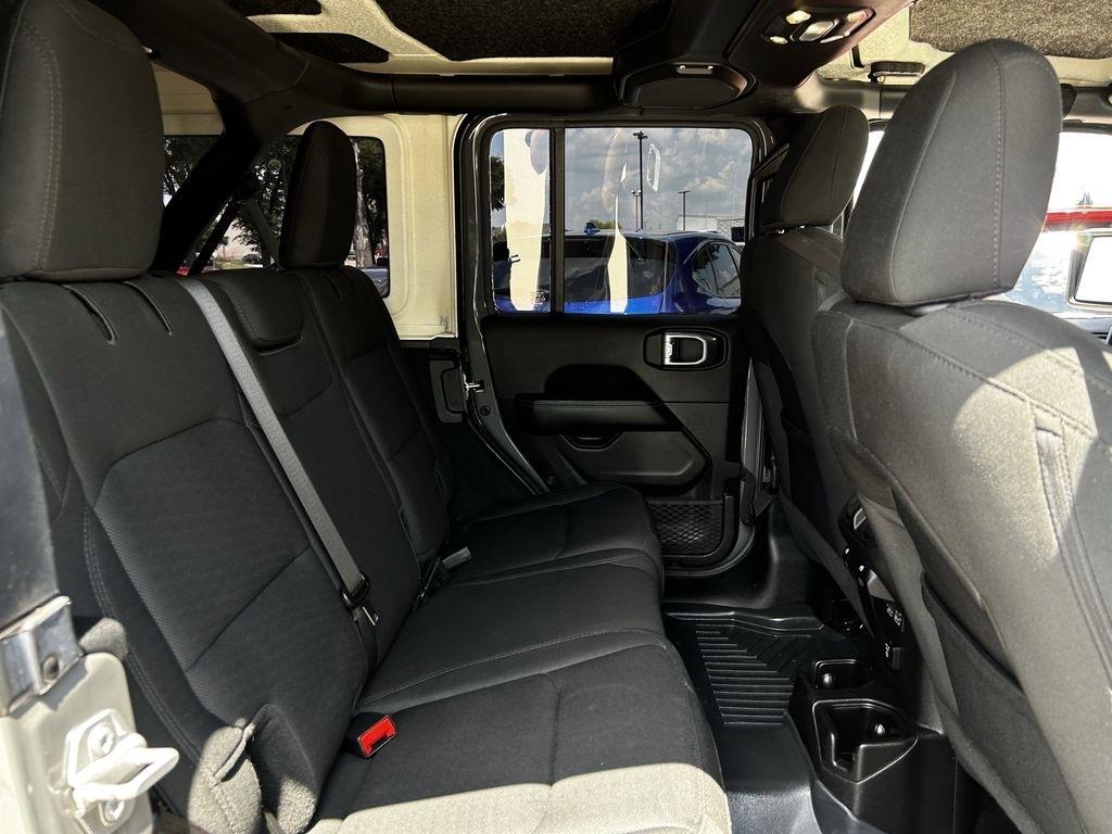 Jeep Wrangler Unlimited Sahara 2021