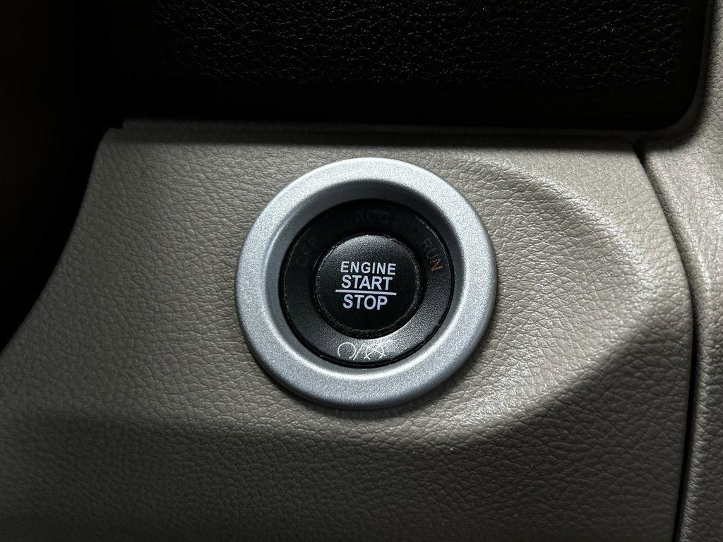 RAM 1500 Laramie Crew Cab SWB 4WD 2018