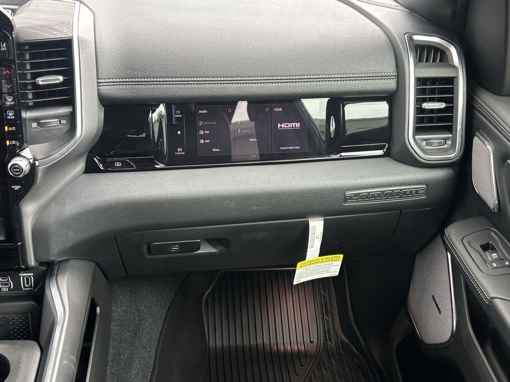 RAM 1500 Laramie Crew Cab SWB 4WD 2026