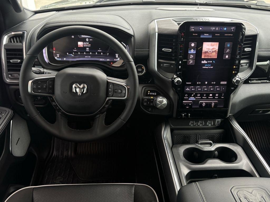RAM 1500 Laramie Crew Cab SWB 4WD 2026