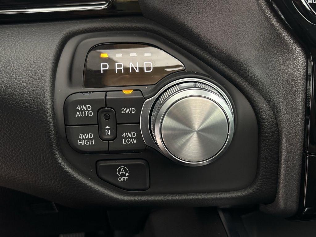 RAM 1500 Laramie Crew Cab SWB 4WD 2026