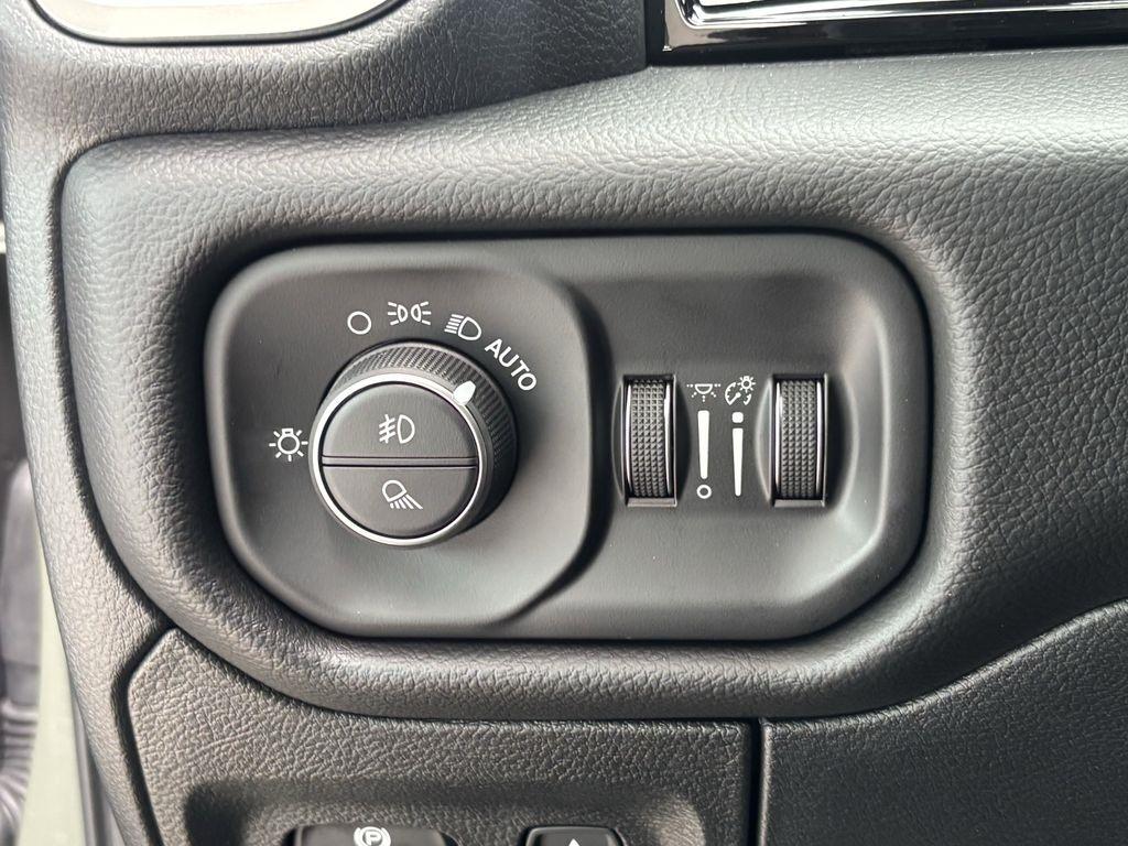 RAM 1500 Laramie Crew Cab SWB 4WD 2026