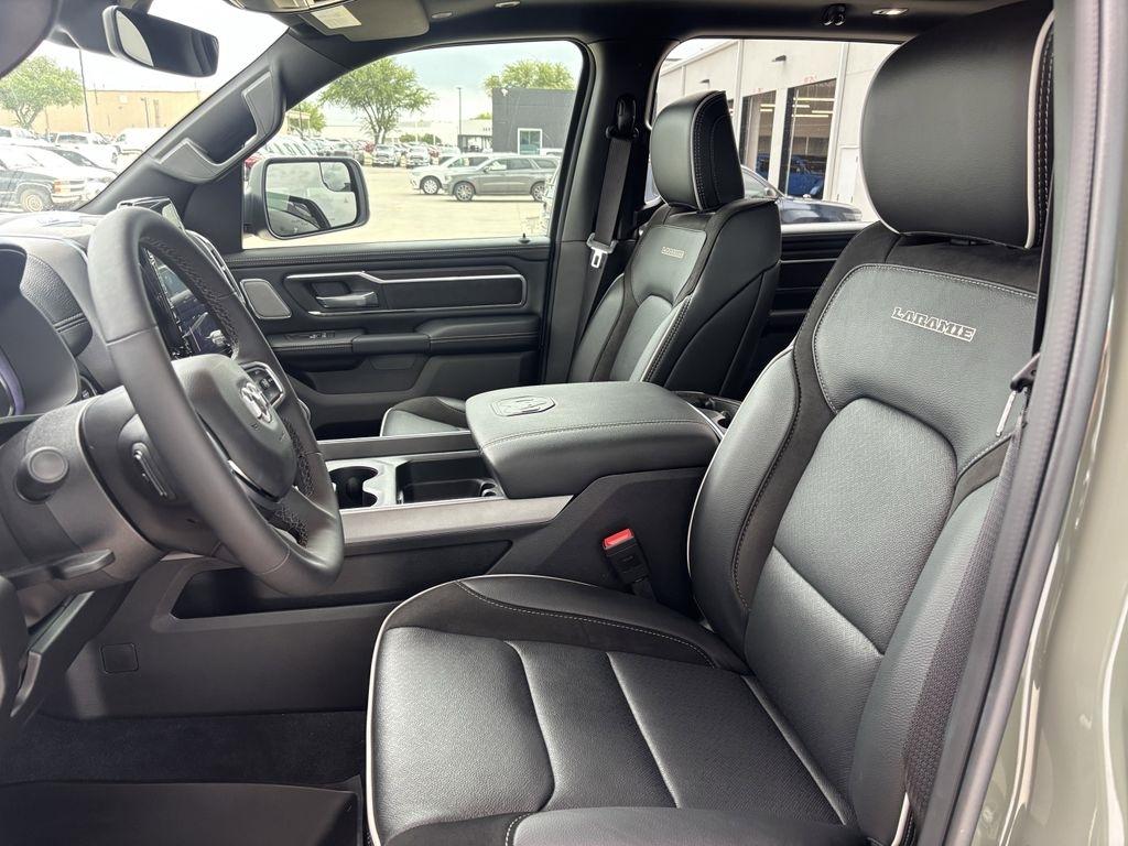 RAM 1500 Laramie Crew Cab SWB 4WD 2026