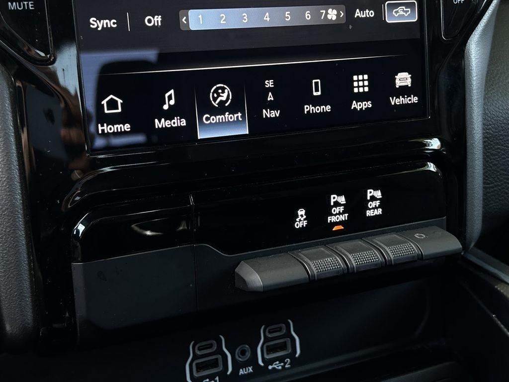 RAM 1500 Big Horn Crew Cab SWB 4WD 2025