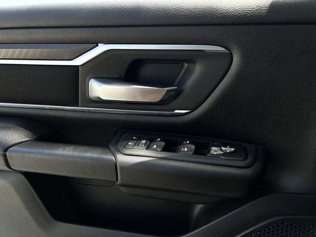 RAM 1500 Big Horn Crew Cab SWB 4WD 2025