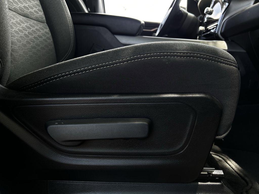 RAM 1500 Big Horn Crew Cab SWB 4WD 2025