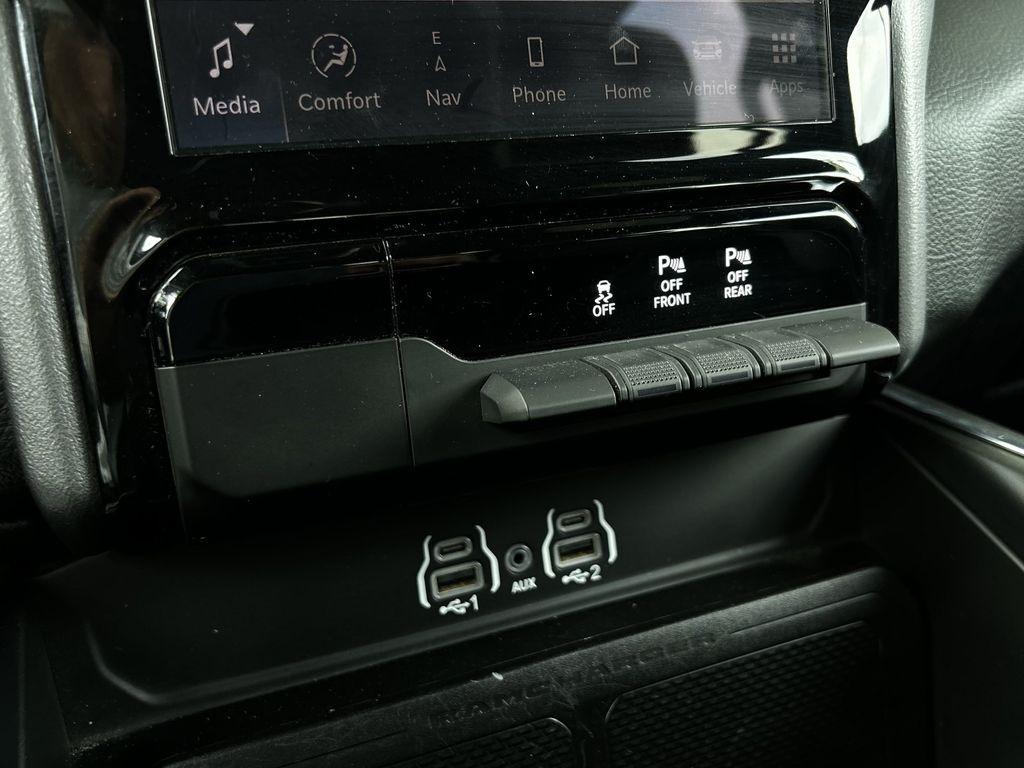 RAM 1500 Laramie Crew Cab SWB 4WD 2025