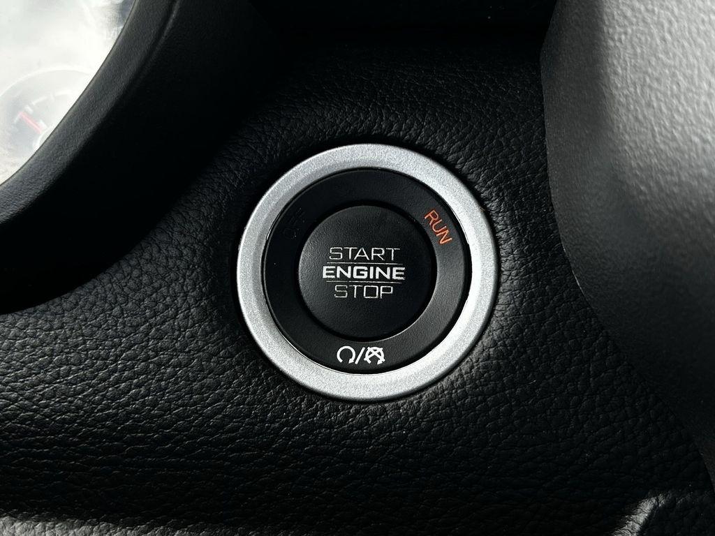 RAM 1500 Laramie Crew Cab SWB 4WD 2025