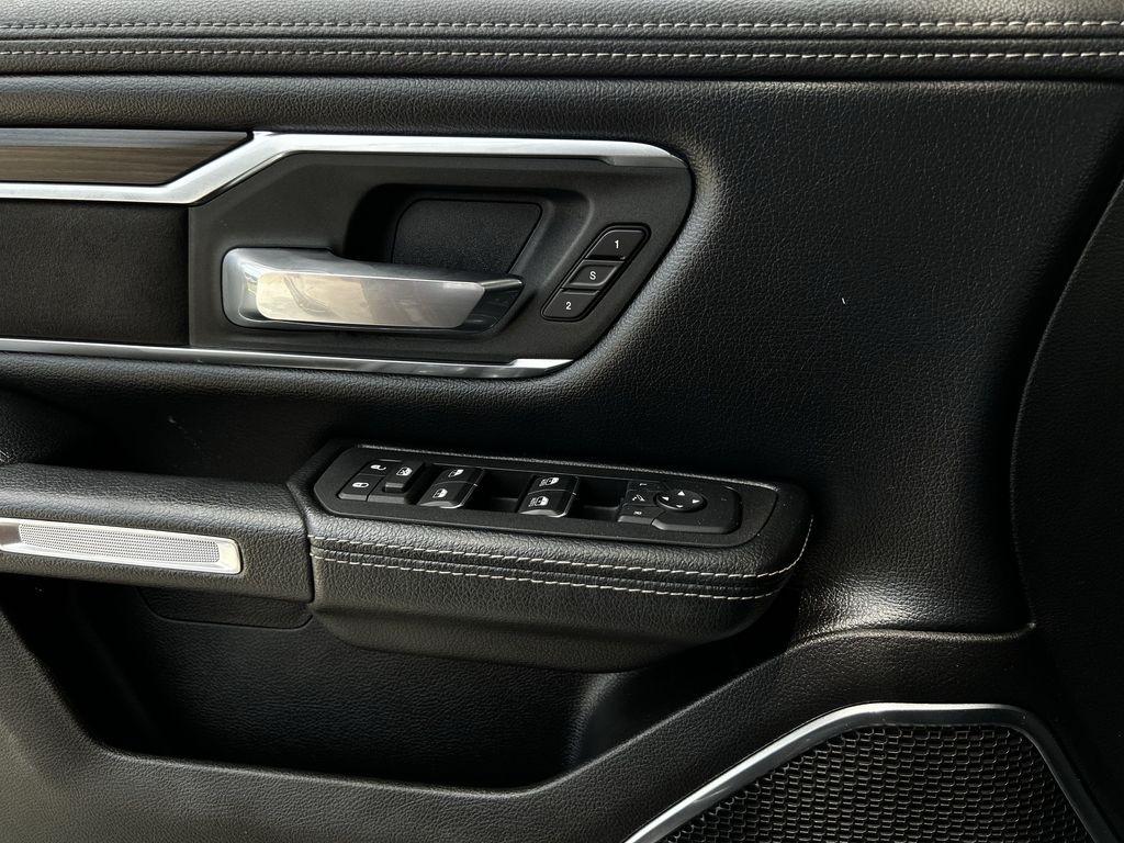RAM 1500 Laramie Crew Cab SWB 4WD 2025