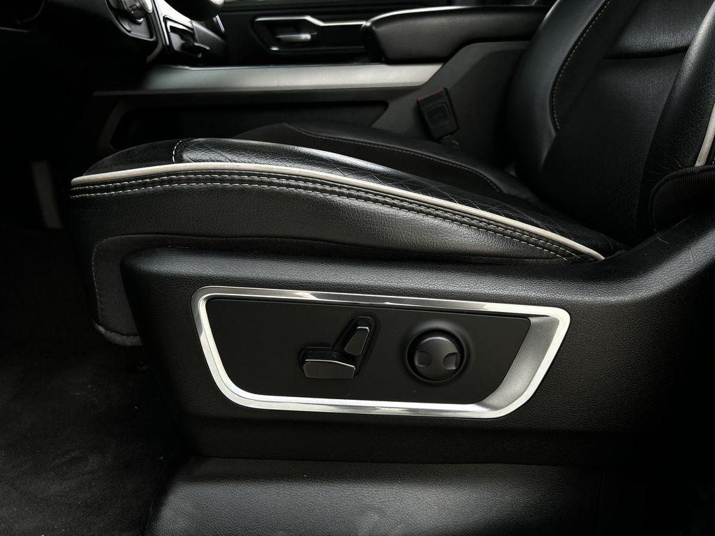 RAM 1500 Laramie Crew Cab SWB 4WD 2025