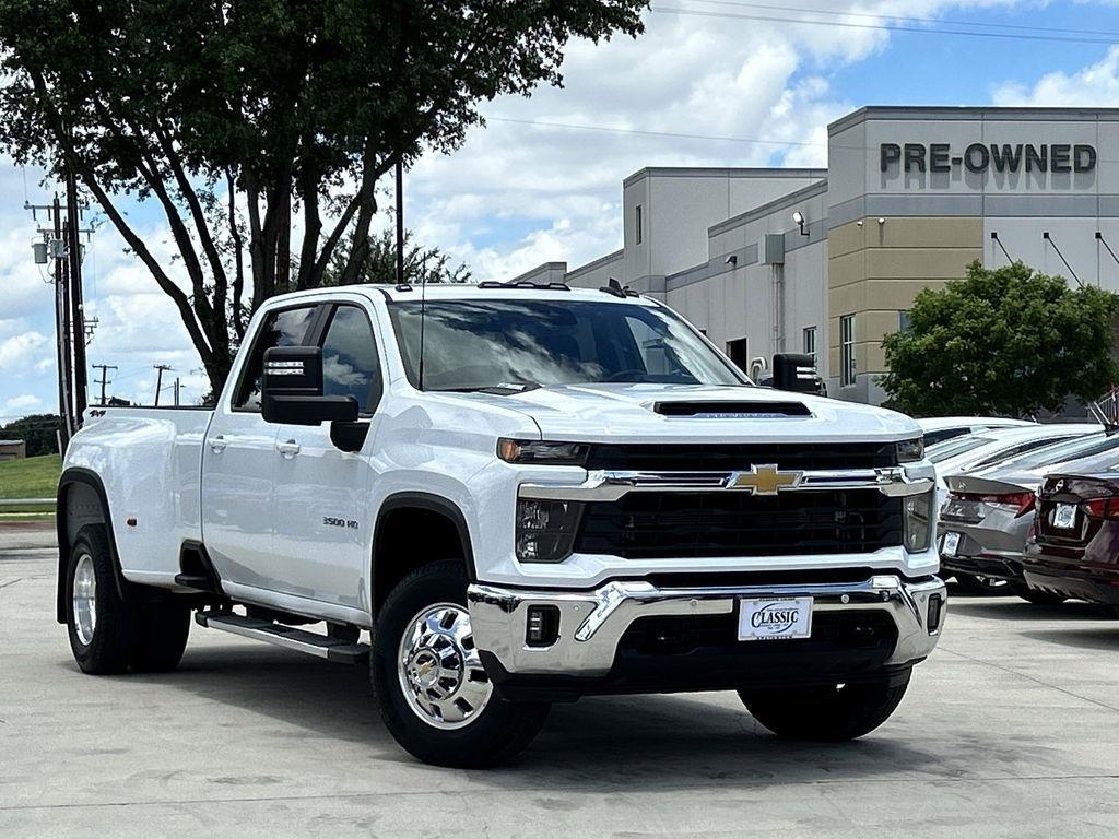 Chevrolet Silverado 3500HD LT Crew Cab 4WD 2025