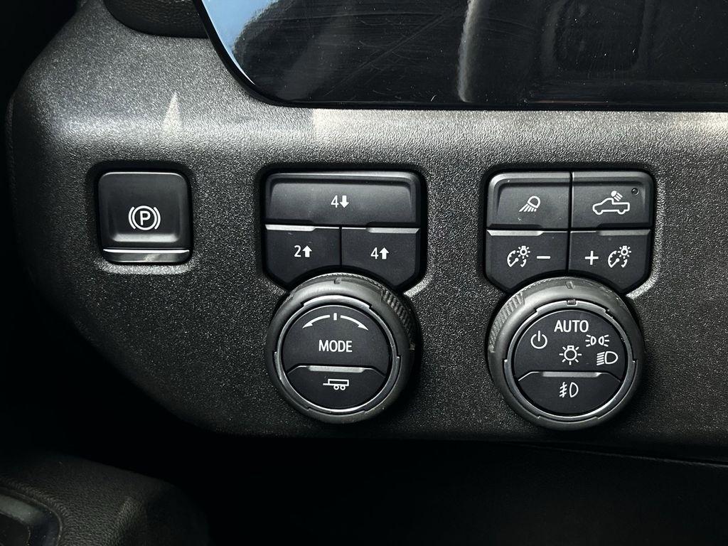 Chevrolet Silverado 3500HD LT Crew Cab 4WD 2025
