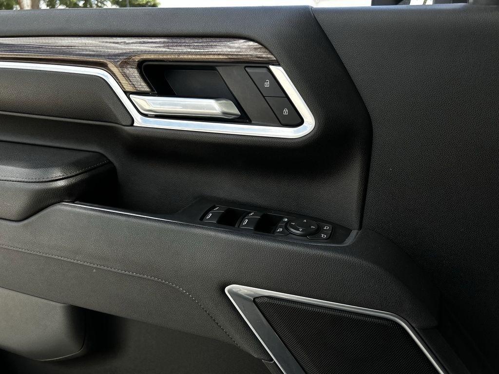 Chevrolet Silverado 3500HD LT Crew Cab 4WD 2025