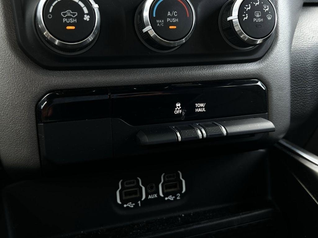 RAM 1500 Big Horn Crew Cab SWB 2WD 2020