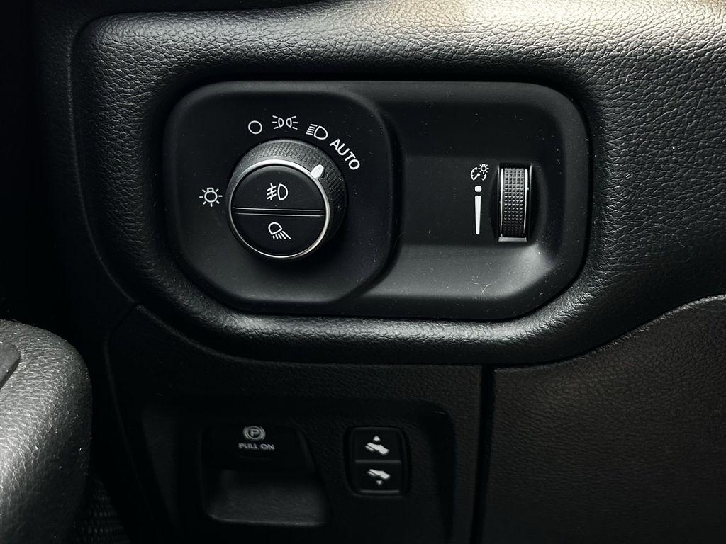 RAM 1500 Big Horn Crew Cab SWB 2WD 2020