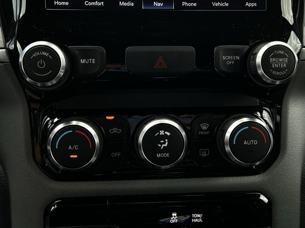 RAM 1500 Big Horn Crew Cab SWB 2WD 2022