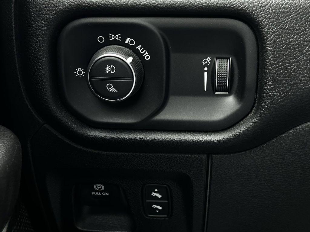 RAM 1500 Big Horn Crew Cab SWB 2WD 2022